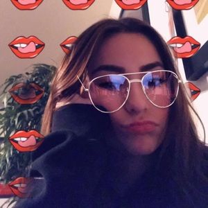 Meet your Posher, Alazea